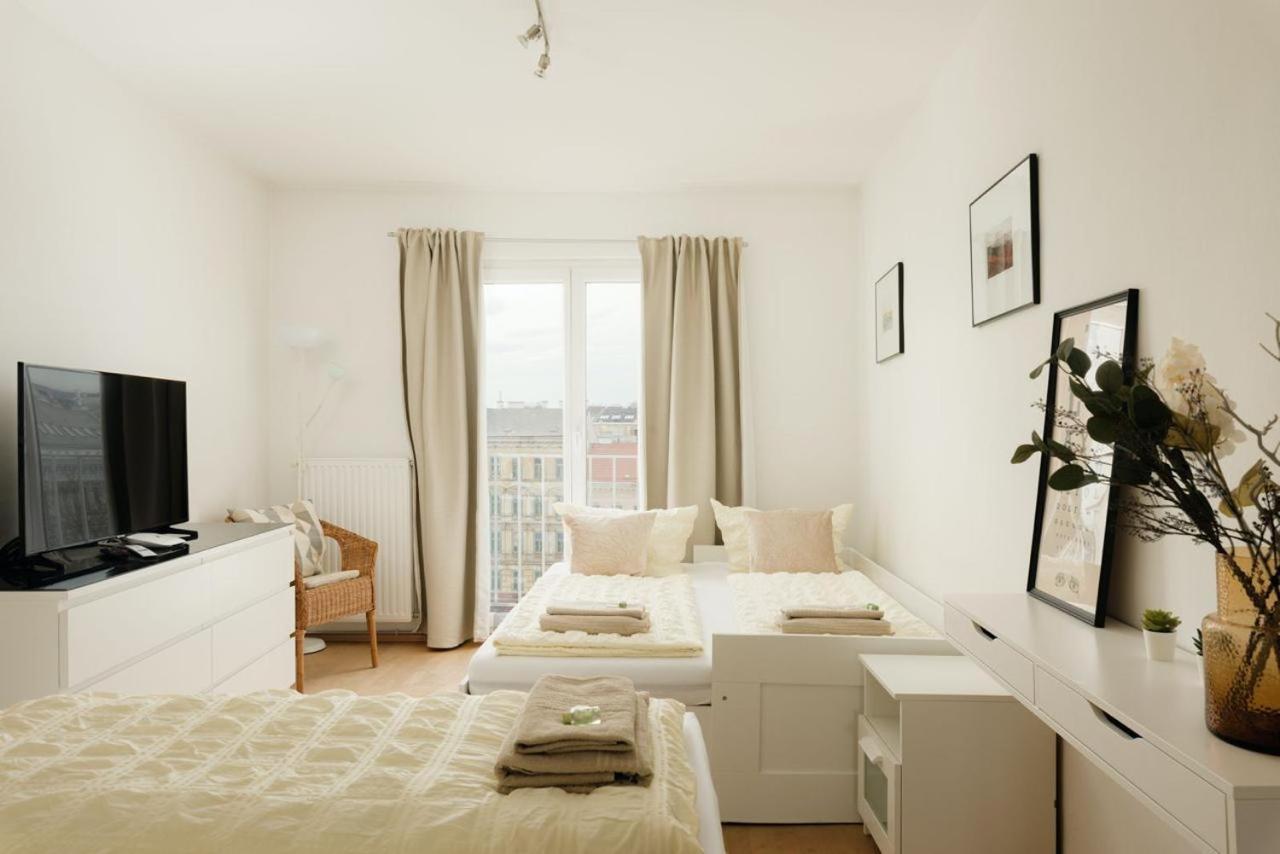 Apartment Zentral Direkt An U-Bahn Station Вена Экстерьер фото