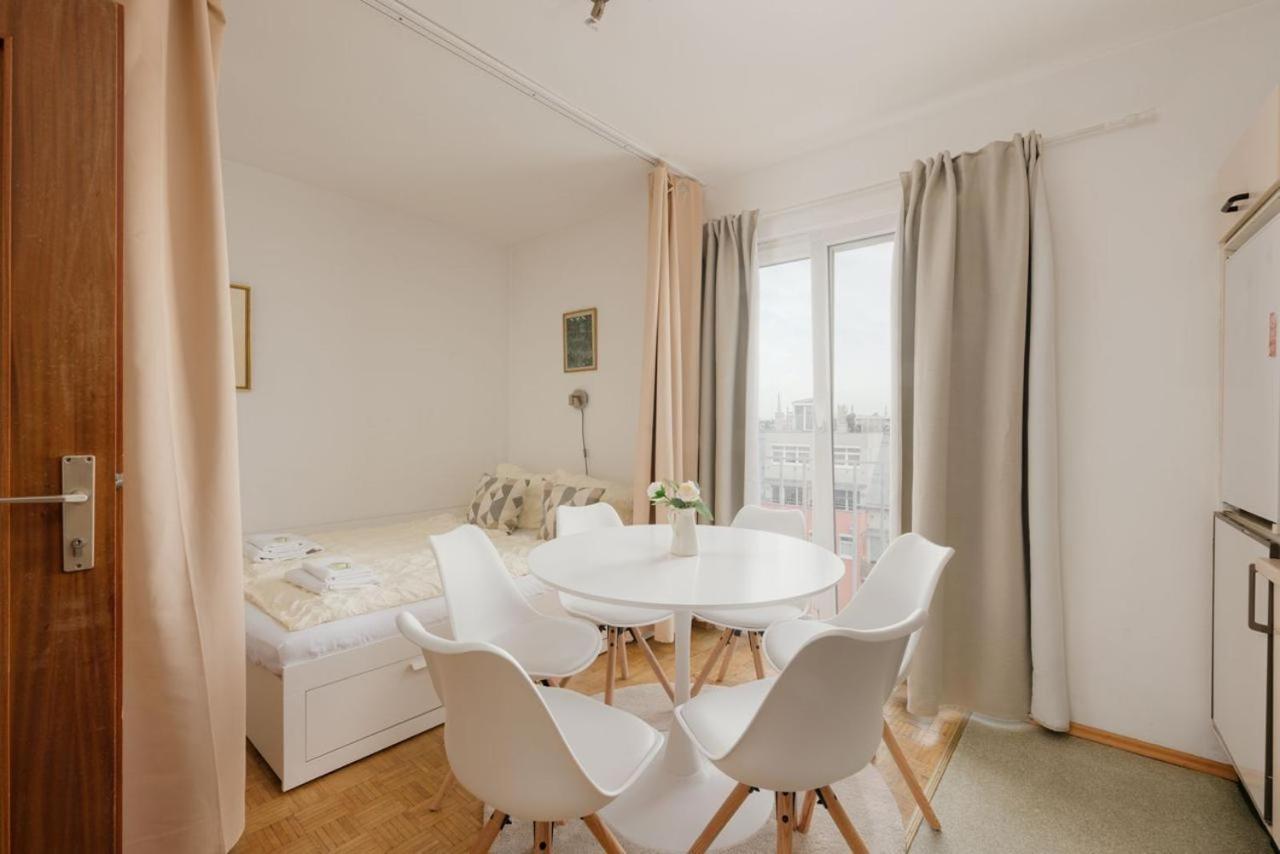 Apartment Zentral Direkt An U-Bahn Station Вена Экстерьер фото